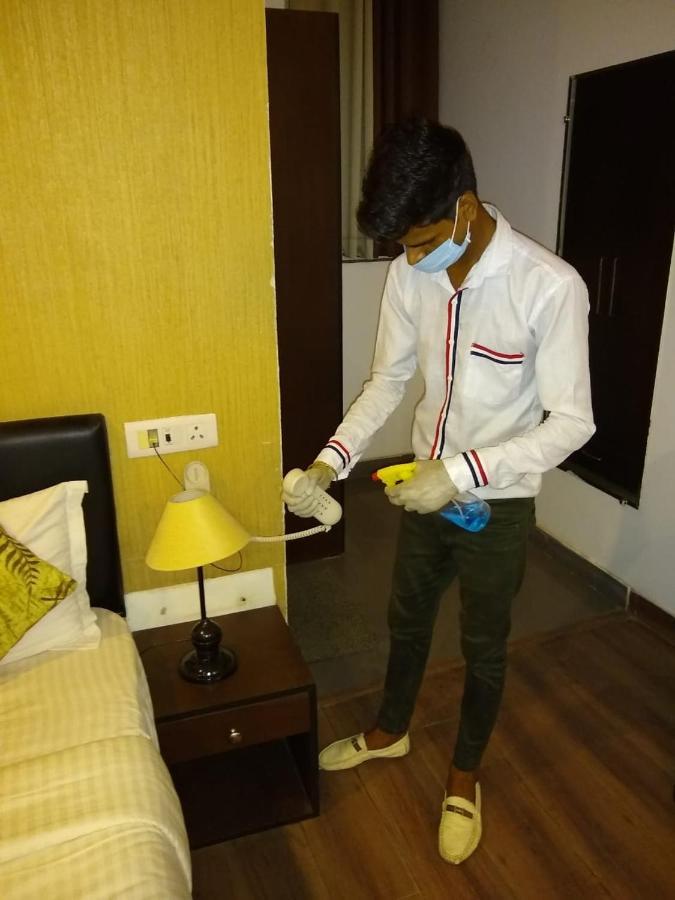 Airport Hotel Tashree Új-Delhi Kültér fotó