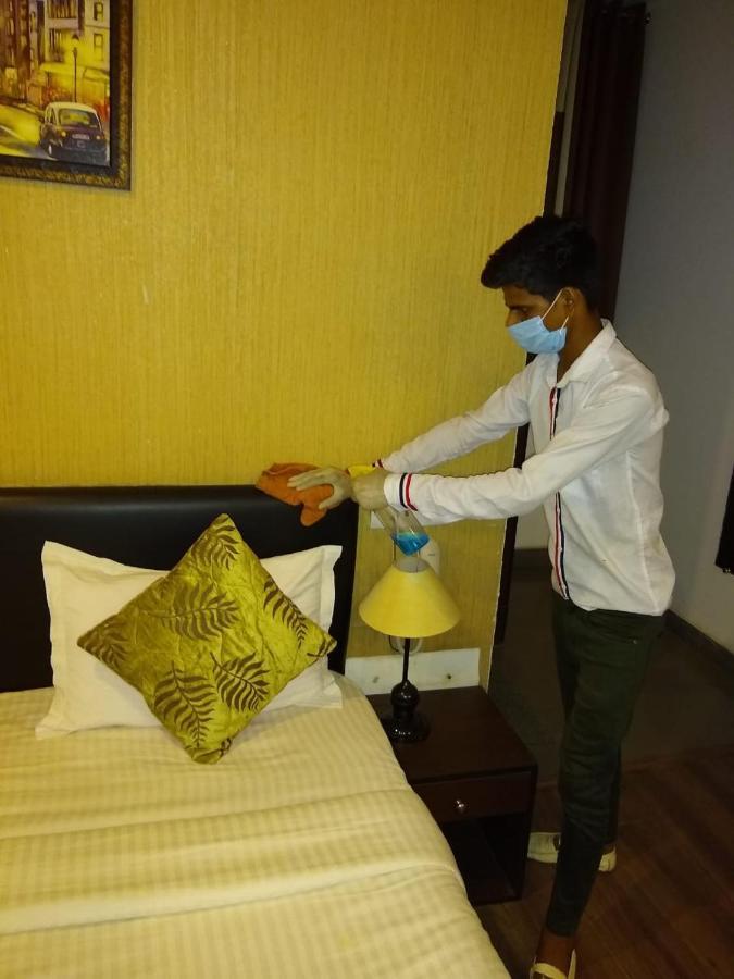 Airport Hotel Tashree Új-Delhi Kültér fotó