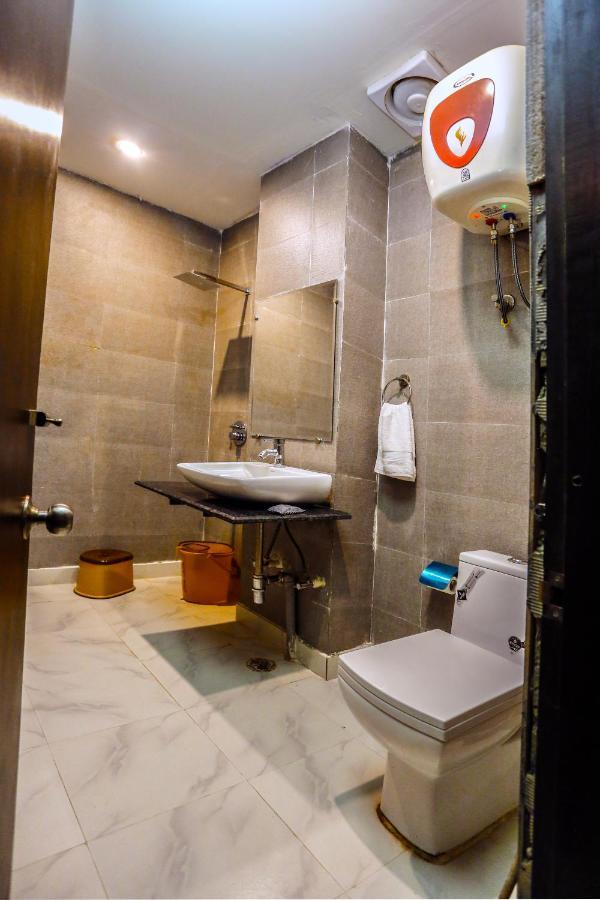 Airport Hotel Tashree Új-Delhi Kültér fotó