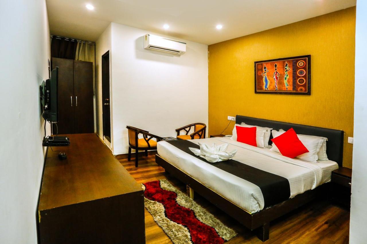 Airport Hotel Tashree Új-Delhi Kültér fotó