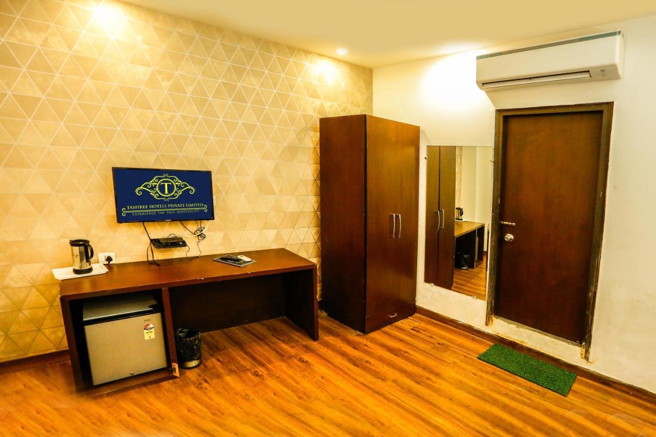 Airport Hotel Tashree Új-Delhi Kültér fotó