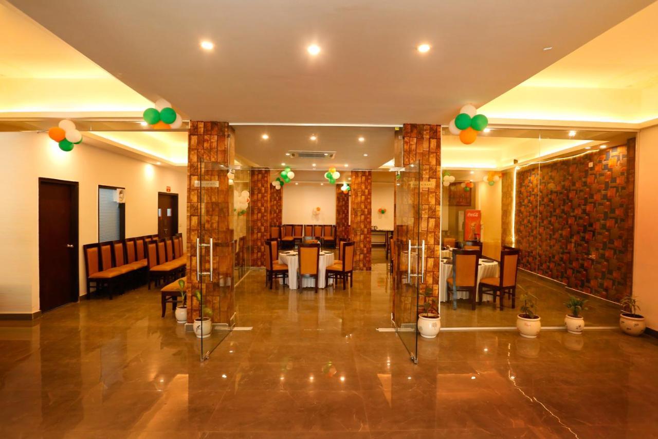 Airport Hotel Tashree Új-Delhi Kültér fotó